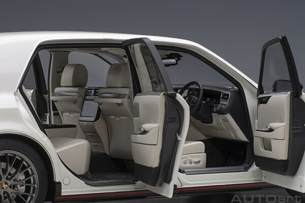 AUTOart TOYOTA CENTURY GRMN (pearl white) 2019