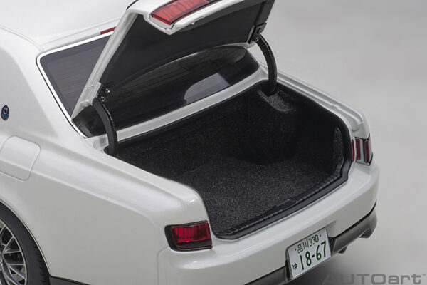 AUTOart TOYOTA CENTURY GRMN (pearl white) 2019