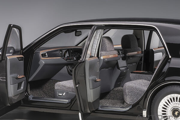 AUTOart TOYOTA CENTURY SPECIAL EDITION WITH CURTAIN (black) 2019