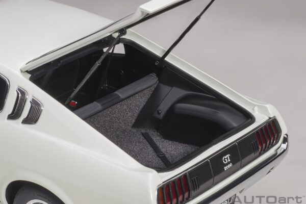 AUTOart Toyota Celica Liftback 2000GT (RA25) 1973 (White) 1:18 – Bild 10