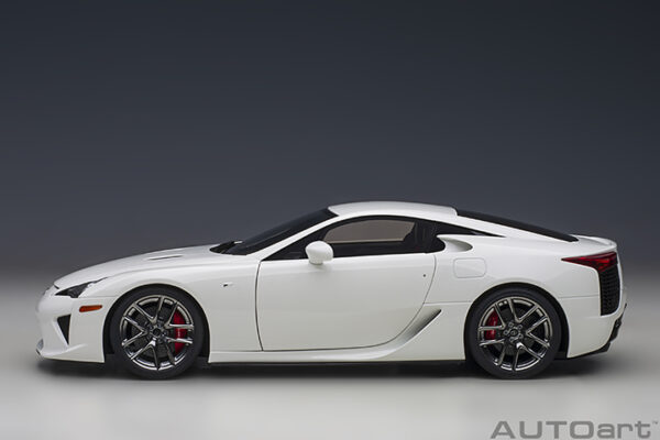 AUTOart Lexus LFA 2010 (whitest white)