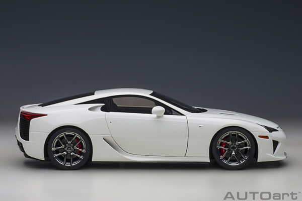 AUTOart Lexus LFA 2010 (whitest white)
