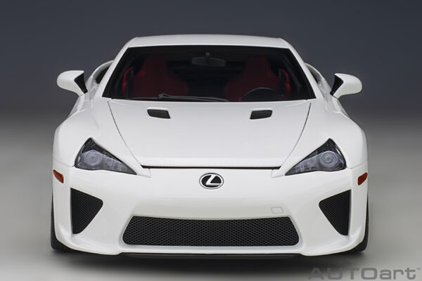 AUTOart Lexus LFA 2010 (whitest white)