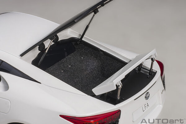 AUTOart Lexus LFA 2010 (whitest white)