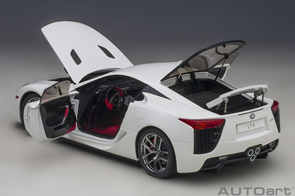 AUTOart Lexus LFA 2010 (whitest white)