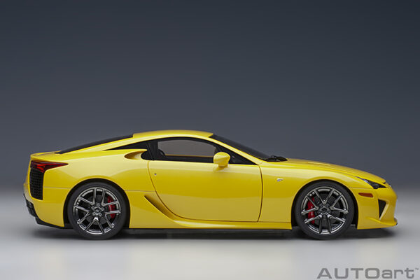 AUTOart Lexus LFA 2010 (pearl yellow)