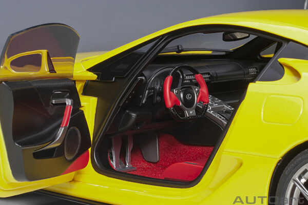 AUTOart Lexus LFA 2010 (pearl yellow)