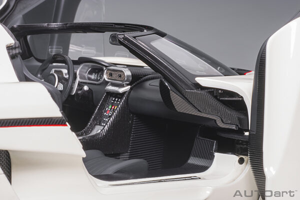 AUTOart Koenigsegg Regera 2016 (crystal white:carbon:red