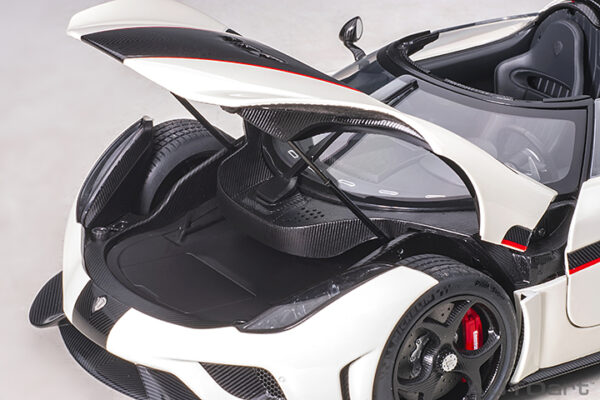 AUTOart Koenigsegg Regera 2016 (crystal white:carbon:red