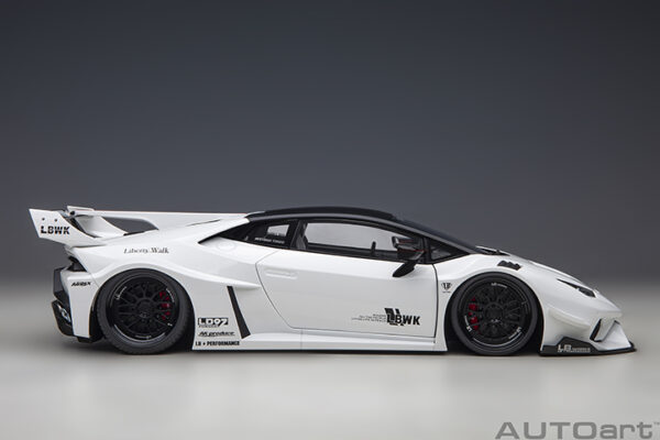 AUTOart LIBERTY WALK LB SILHOUETTE WORKS Huracan GT  2019