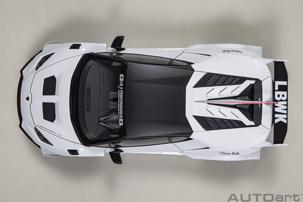 AUTOart LIBERTY WALK LB SILHOUETTE WORKS Huracan GT  2019