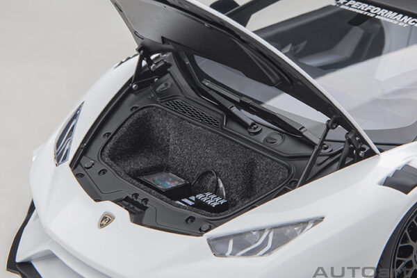 AUTOart LIBERTY WALK LB SILHOUETTE WORKS Huracan GT  2019