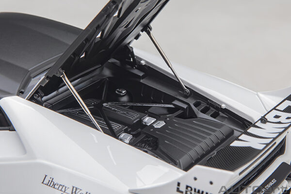 AUTOart LIBERTY WALK LB SILHOUETTE WORKS Huracan GT  2019