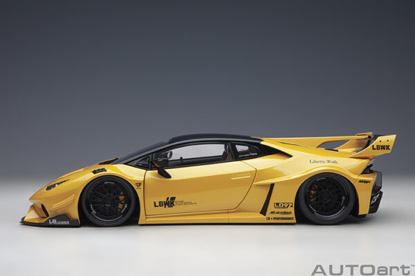 AUTOart LIBERTY WALK LB SILHOUETTE WORKS Huracan GT  2019