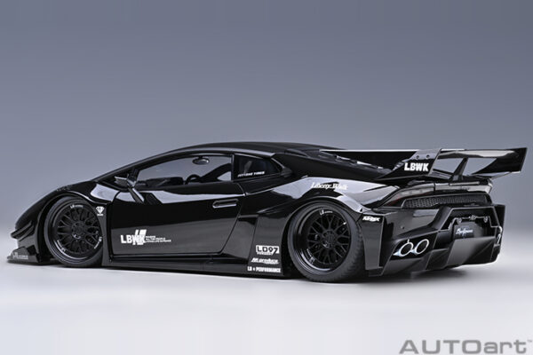 AUTOart LIBERTY WALK LB SILHOUETTE WORKS Huracan GT  2019