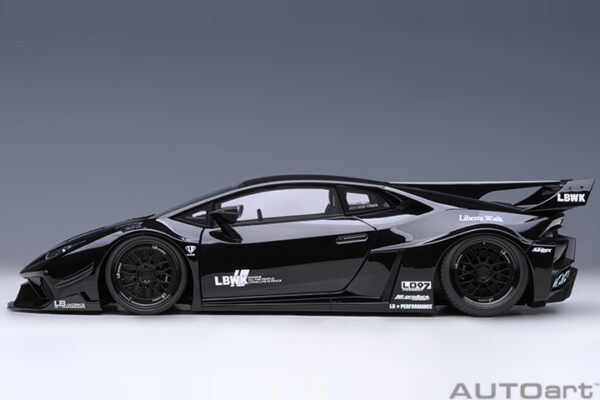 AUTOart LIBERTY WALK LB SILHOUETTE WORKS Huracan GT  2019