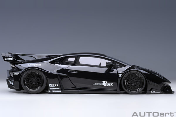 AUTOart LIBERTY WALK LB SILHOUETTE WORKS Huracan GT  2019