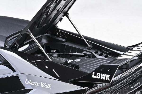 AUTOart LIBERTY WALK LB SILHOUETTE WORKS Huracan GT  2019