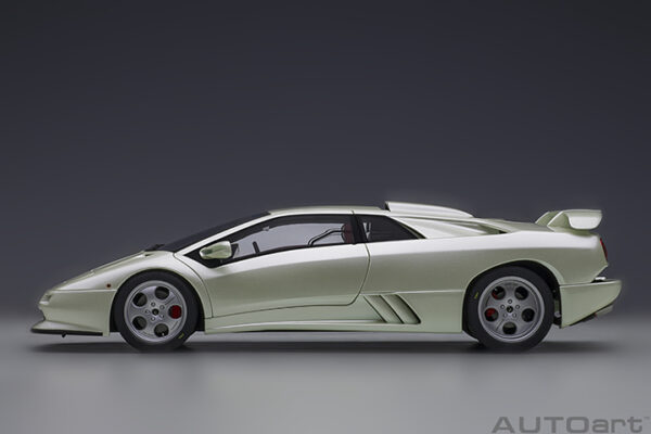 AUTOart Lamborghini Diablo SE JOTA 1995 (balloon  white: