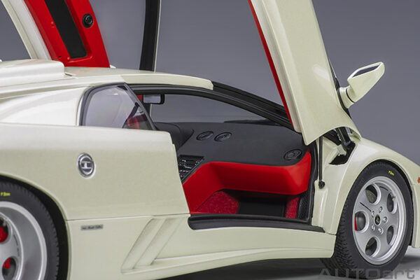 AUTOart Lamborghini Diablo SE JOTA 1995 (balloon  white:
