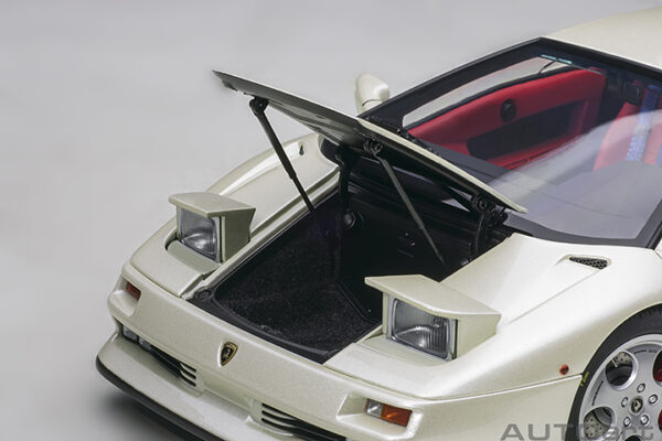 AUTOart Lamborghini Diablo SE JOTA 1995 (balloon  white: