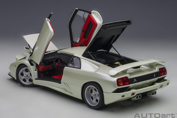 AUTOart Lamborghini Diablo SE JOTA 1995 (balloon  white: