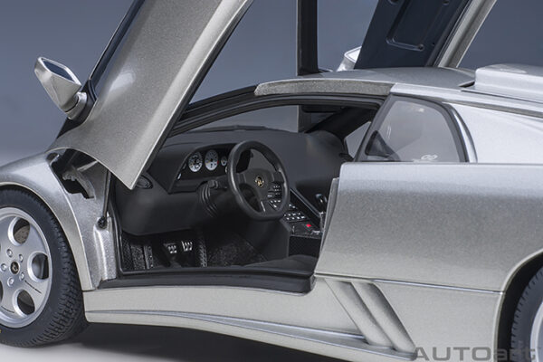 AUTOart Lamborghini Diablo SE JOTA 1995 (titanio:silver.)