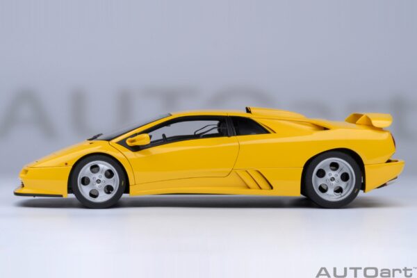 AUTOart Lamborghini Diablo SE JOTA (Superfly Yellow) – Bild 21
