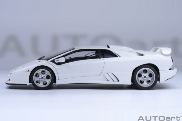 AUTOart Lamborghini Diablo SE JOTA (Impact White) – Bild 20