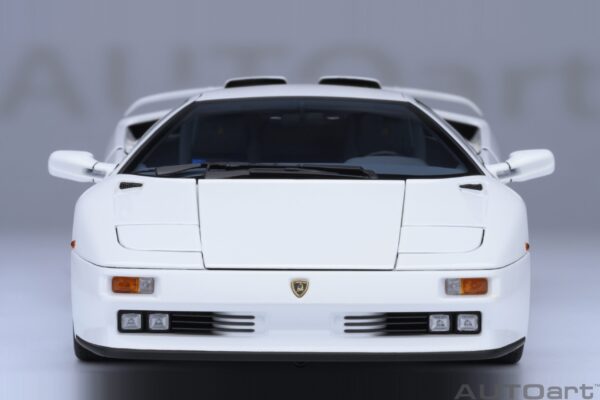 AUTOart Lamborghini Diablo SE JOTA (Impact White) – Bild 18