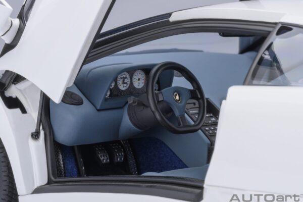 AUTOart Lamborghini Diablo SE JOTA (Impact White) – Bild 14