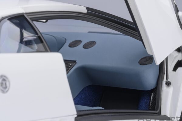 AUTOart Lamborghini Diablo SE JOTA (Impact White) – Bild 13