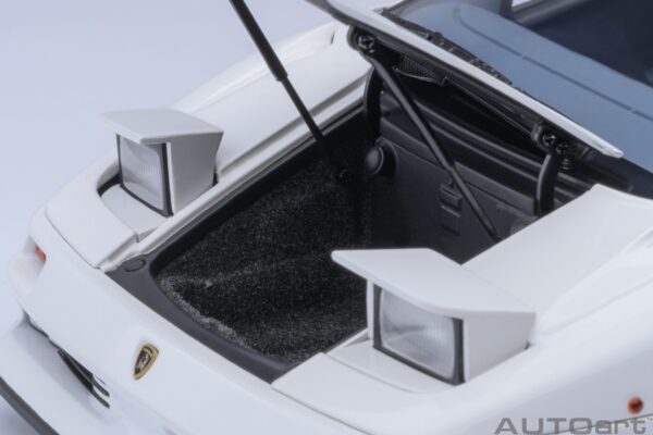 AUTOart Lamborghini Diablo SE JOTA (Impact White) – Bild 11