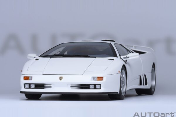AUTOart Lamborghini Diablo SE JOTA (Impact White) – Bild 3