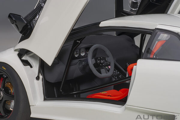 AUTOart Lamborghini Diablo SV R 1996 (impact white)