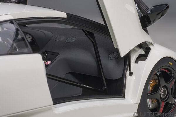 AUTOart Lamborghini Diablo SV R 1996 (impact white)