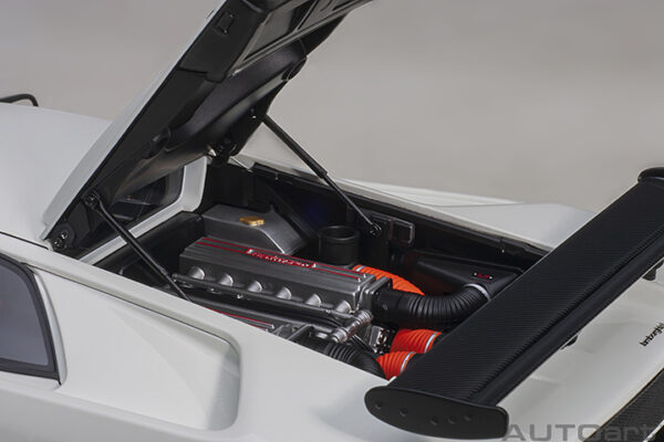 AUTOart Lamborghini Diablo SV R 1996 (impact white)