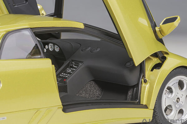 AUTOart Lamborghini Diablo SE30 1993 (giallo spyder: