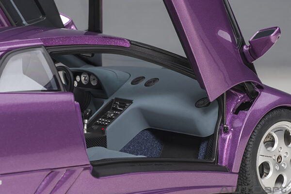 AUTOart Lamborghini Diablo SE30 1993 (viola SE30:met. purple)