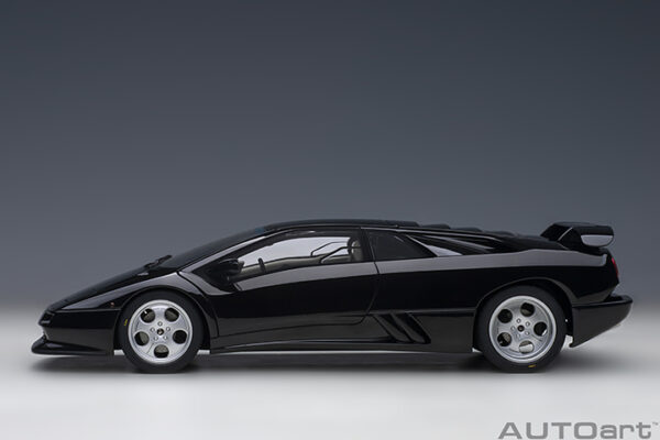 AUTOart Lamborghini Diablo SE30 1993 (deep black metallic)