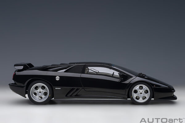 AUTOart Lamborghini Diablo SE30 1993 (deep black metallic)