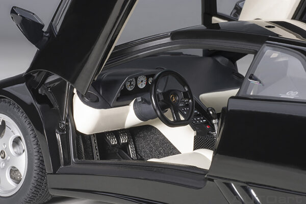 AUTOart Lamborghini Diablo SE30 1993 (deep black metallic)