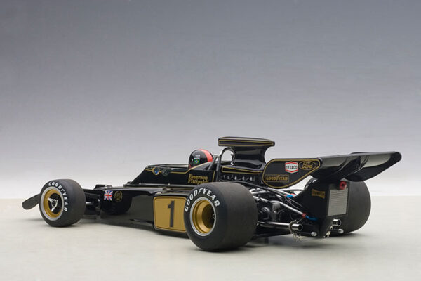 AUTOart Lotus 72  E 1973 Fittipaldi #1 (with driver figurine fitted)