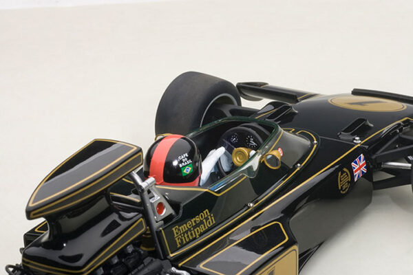 AUTOart Lotus 72  E 1973 Fittipaldi #1 (with driver figurine fitted)