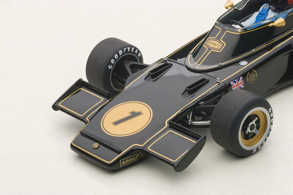 AUTOart Lotus 72  E 1973 Fittipaldi #1 (with driver figurine fitted)