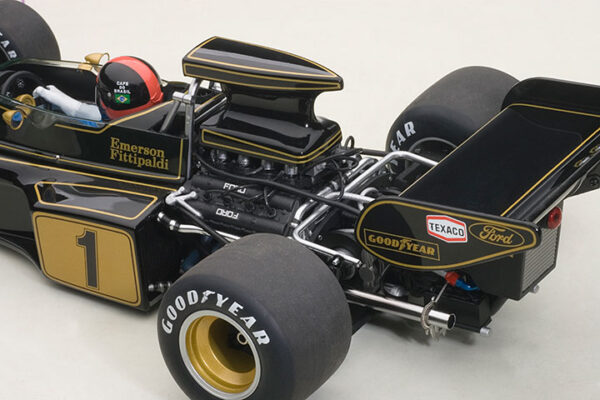 AUTOart Lotus 72  E 1973 Fittipaldi #1 (with driver figurine fitted)