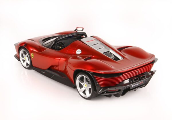 BBR Ferrari Daytona SP3 Icona Series Metallic Red Magma with display – Bild 6