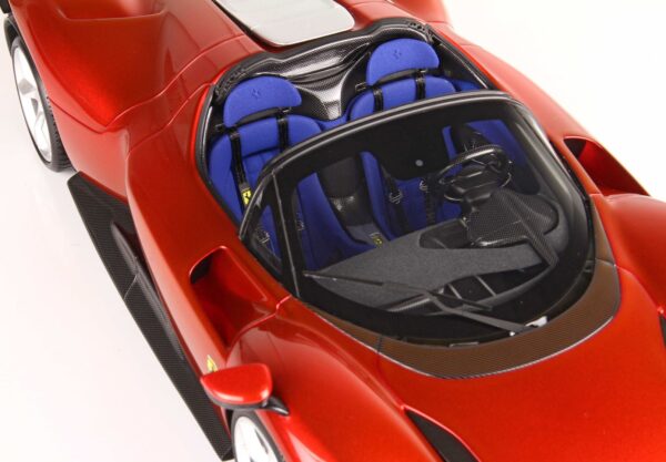 BBR Ferrari Daytona SP3 Icona Series Metallic Red Magma with display – Bild 3