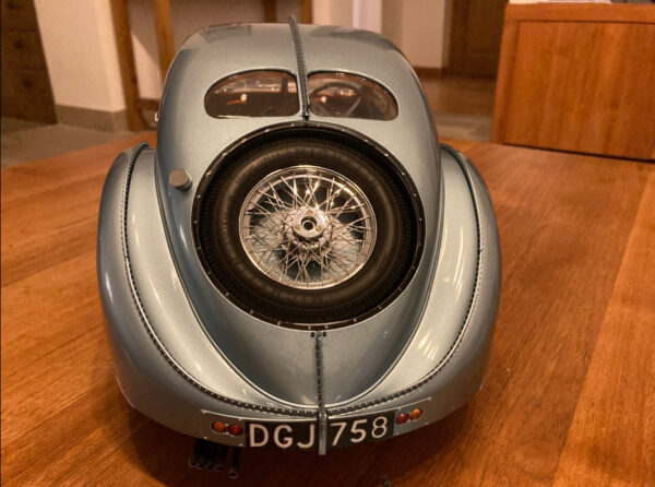 IXO Bugatti Atlantic 57c Fertigmodell 1/8 – Bild 12