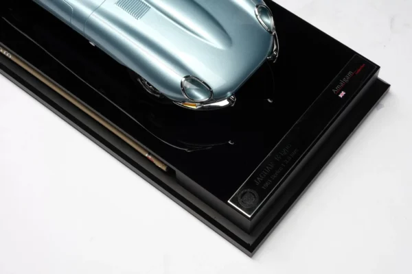 Amalgam Jaguar E-type Roadster Light Blue 1:18 – Bild 4